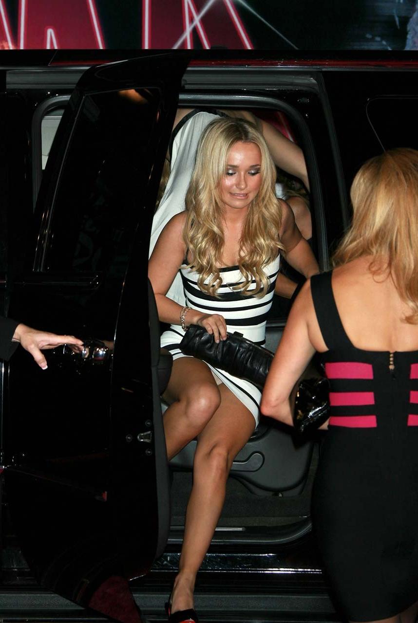 16P Hayden Panettiere flashing her panties upskirt in car and downblouse paparazzi p
