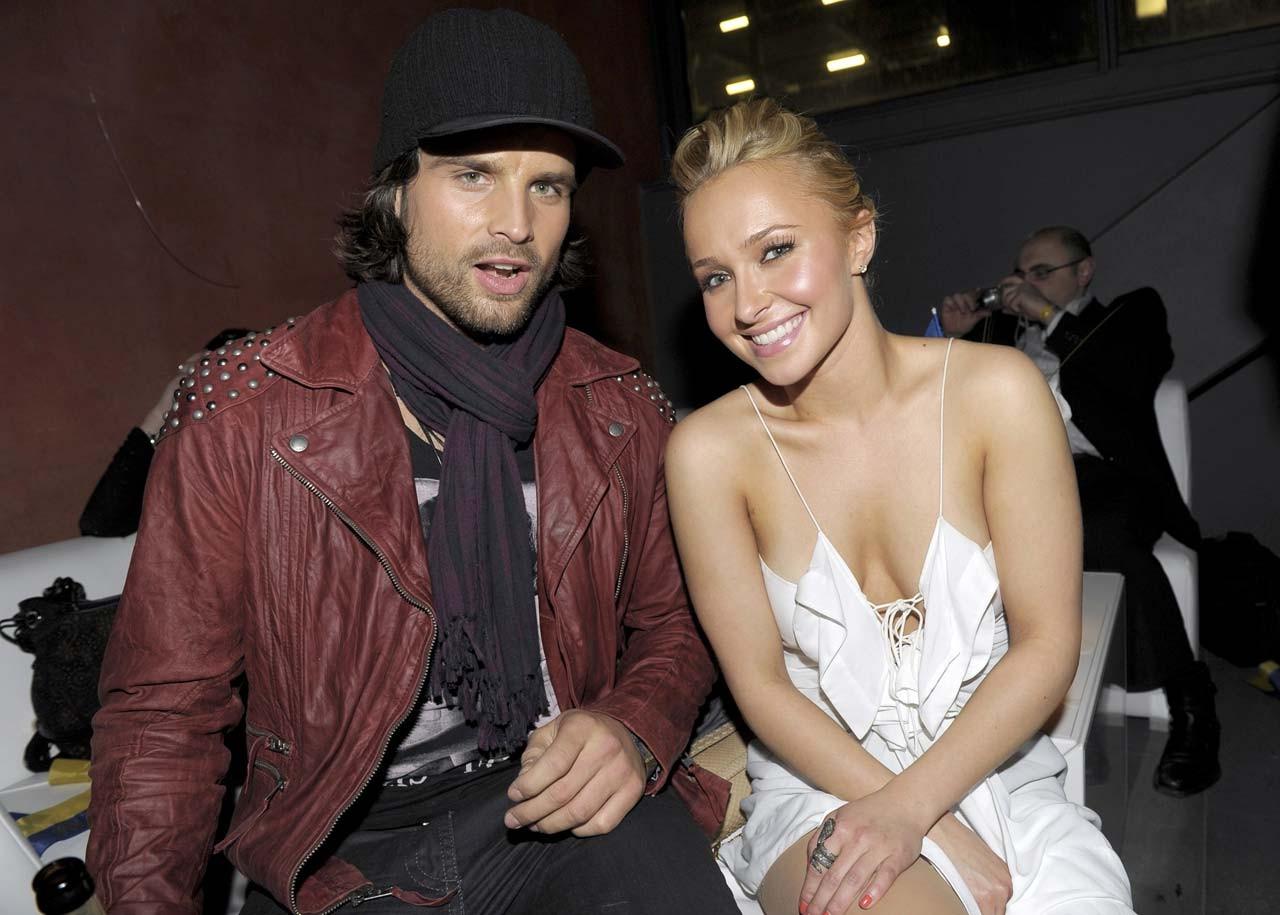 16P Hayden Panettiere flashing her panties upskirt in car and downblouse paparazzi p