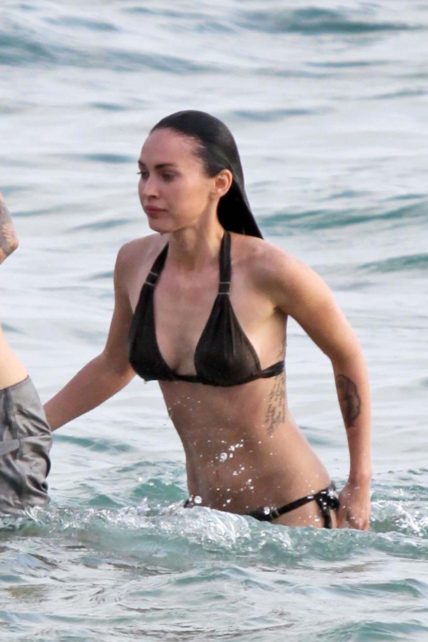 10P Megan Fox showing her great body in black bikini and upskirt in car paparazzi sh