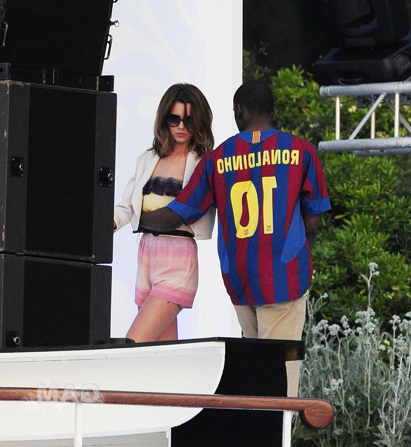 16P Cheryl Tweedy showing off her ass in shorts at the soundcheck at Hotel De Cap in