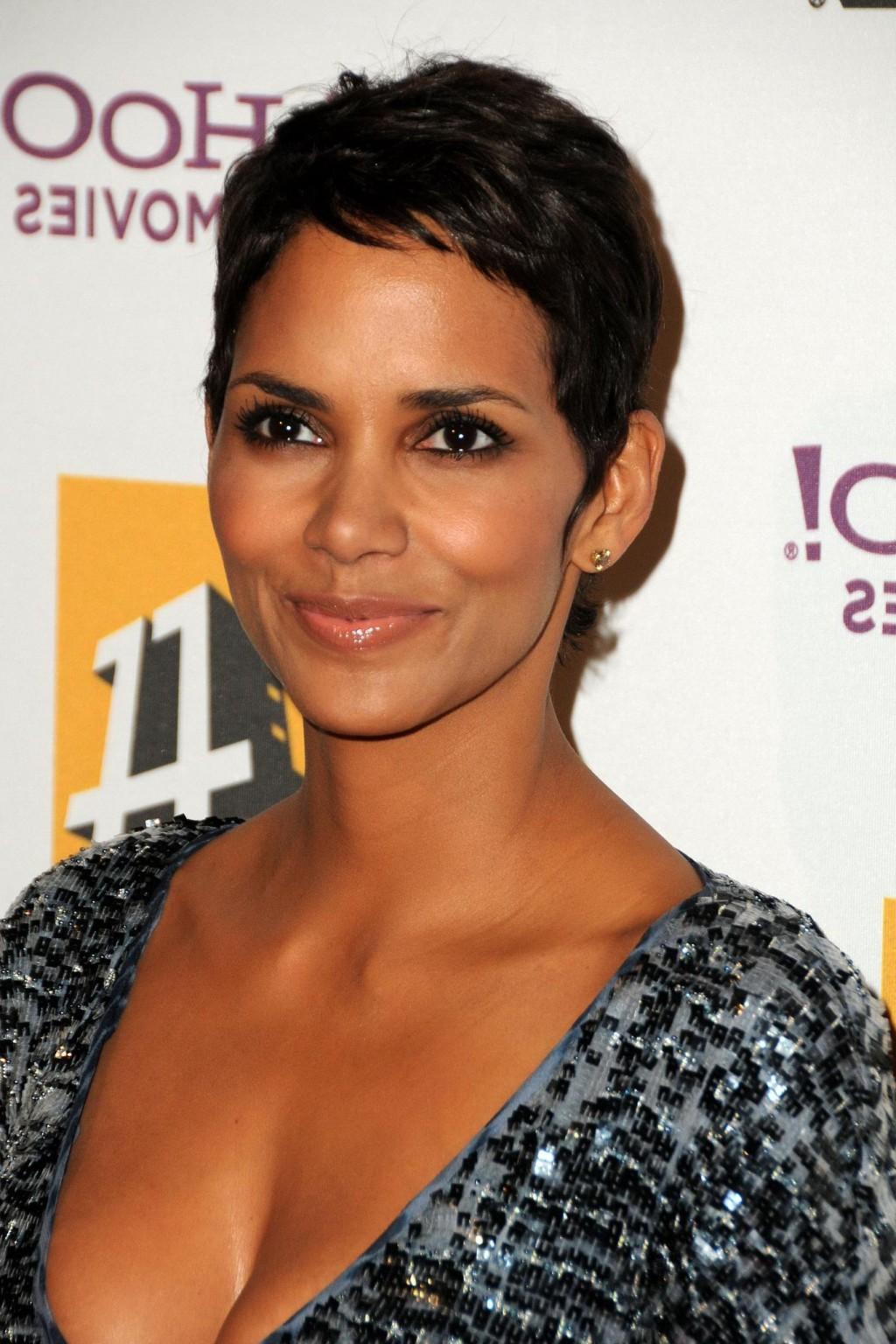 16P Halle Berry leggy  cleavy in little shiny dress at 'Hollywood Awards' 14th Annua