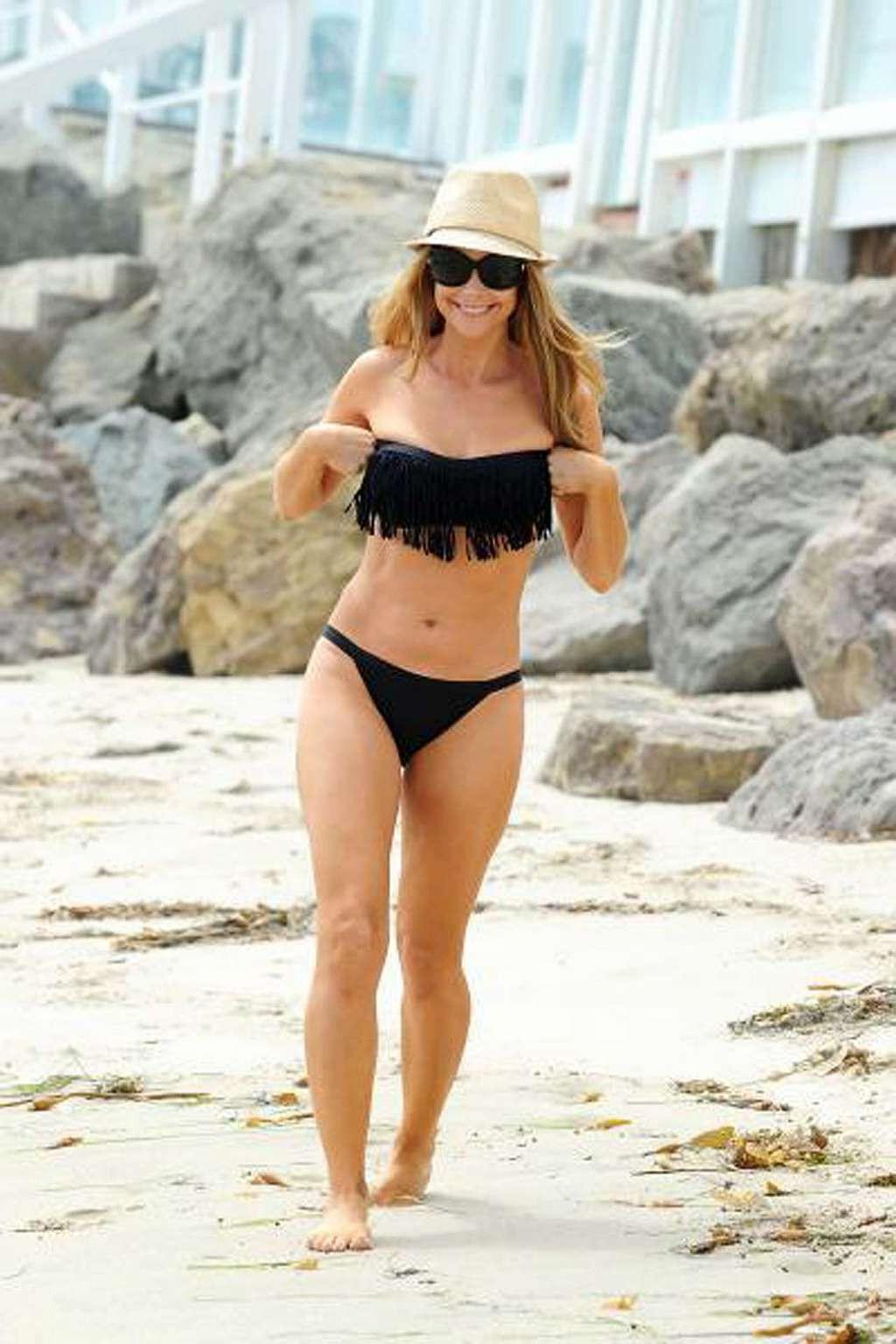 10P Denise Richards trying to cover upskirt while leaving car paparazzi shoots