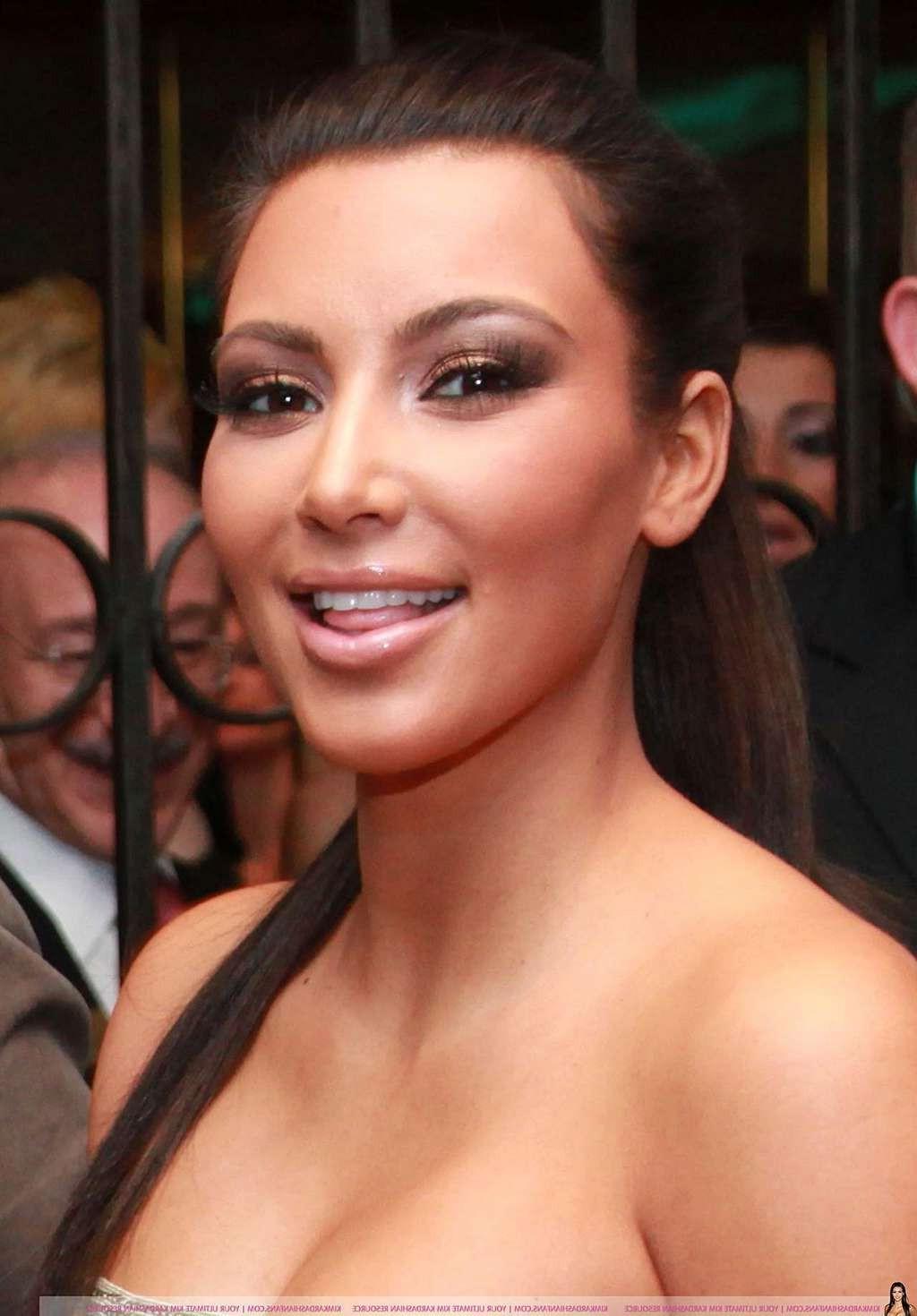 10P Kim Kardashian exposing her nice big boobs and flashing panties upskirt in car