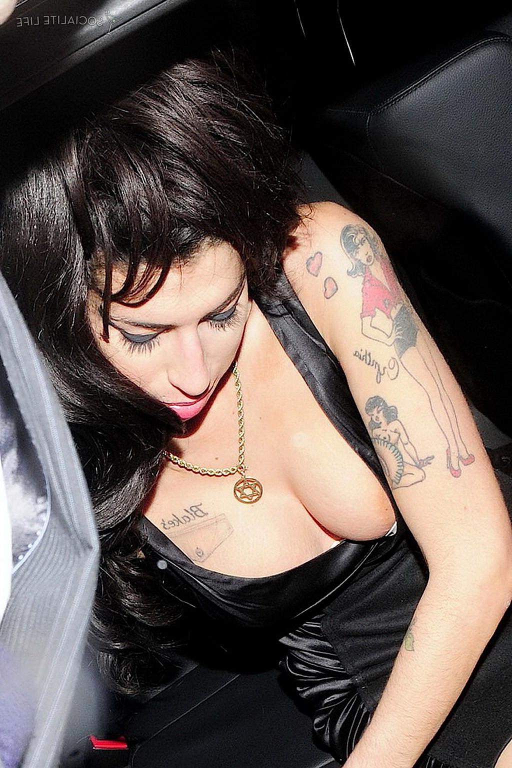 16P Amy Winehouse nip slip  upskirt leaving a car outside Shaka Zulu restaurant