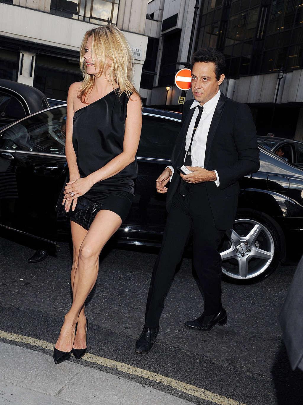 16P Kate Moss upskirt in car and very leggy in mini skirt and topless