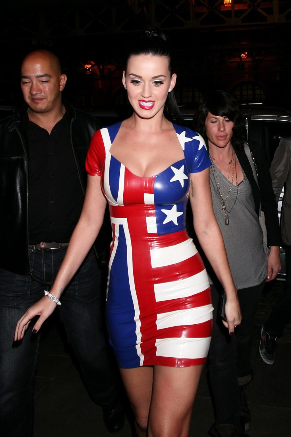 15P Katy Perry leggy  cleavy in skin-tight latex dress returning to a hotel