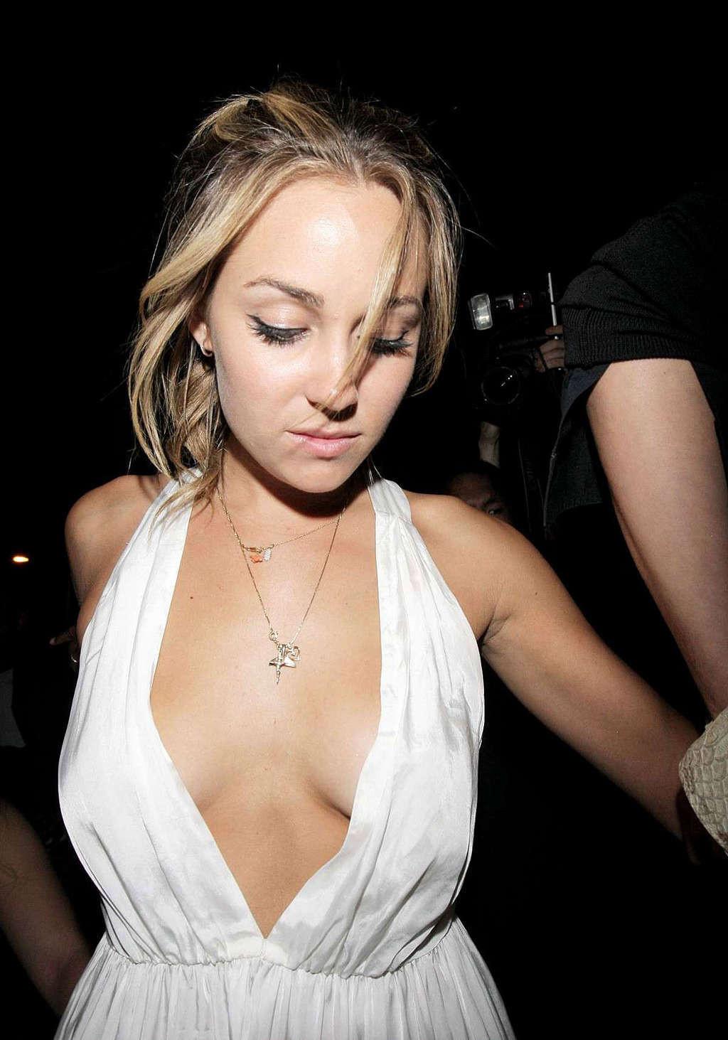 16P Lauren Conrad very leggy and upskirt in car paparazzi shoots