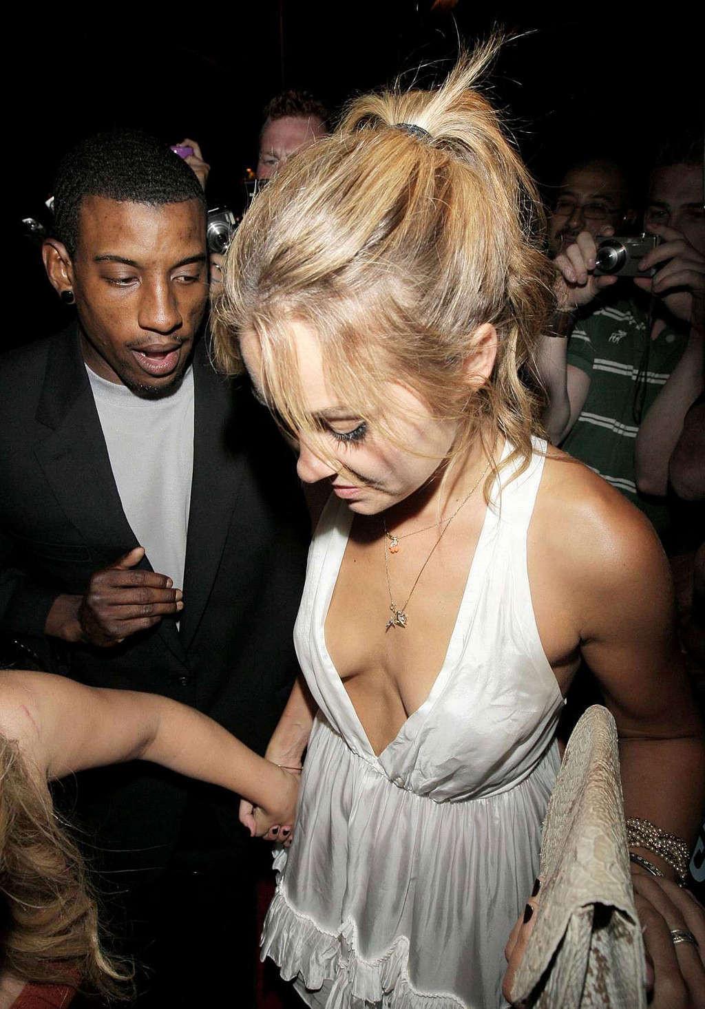 16P Lauren Conrad very leggy and upskirt in car paparazzi shoots