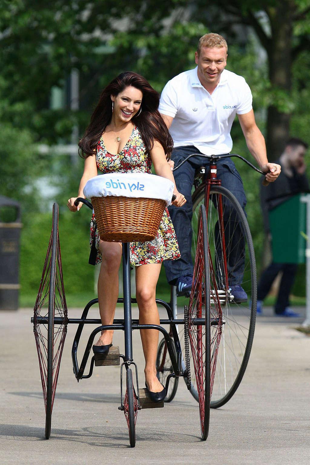 10P Kelly Brook exposing her nice big boobs and panties upskirt in car paparazzi sho