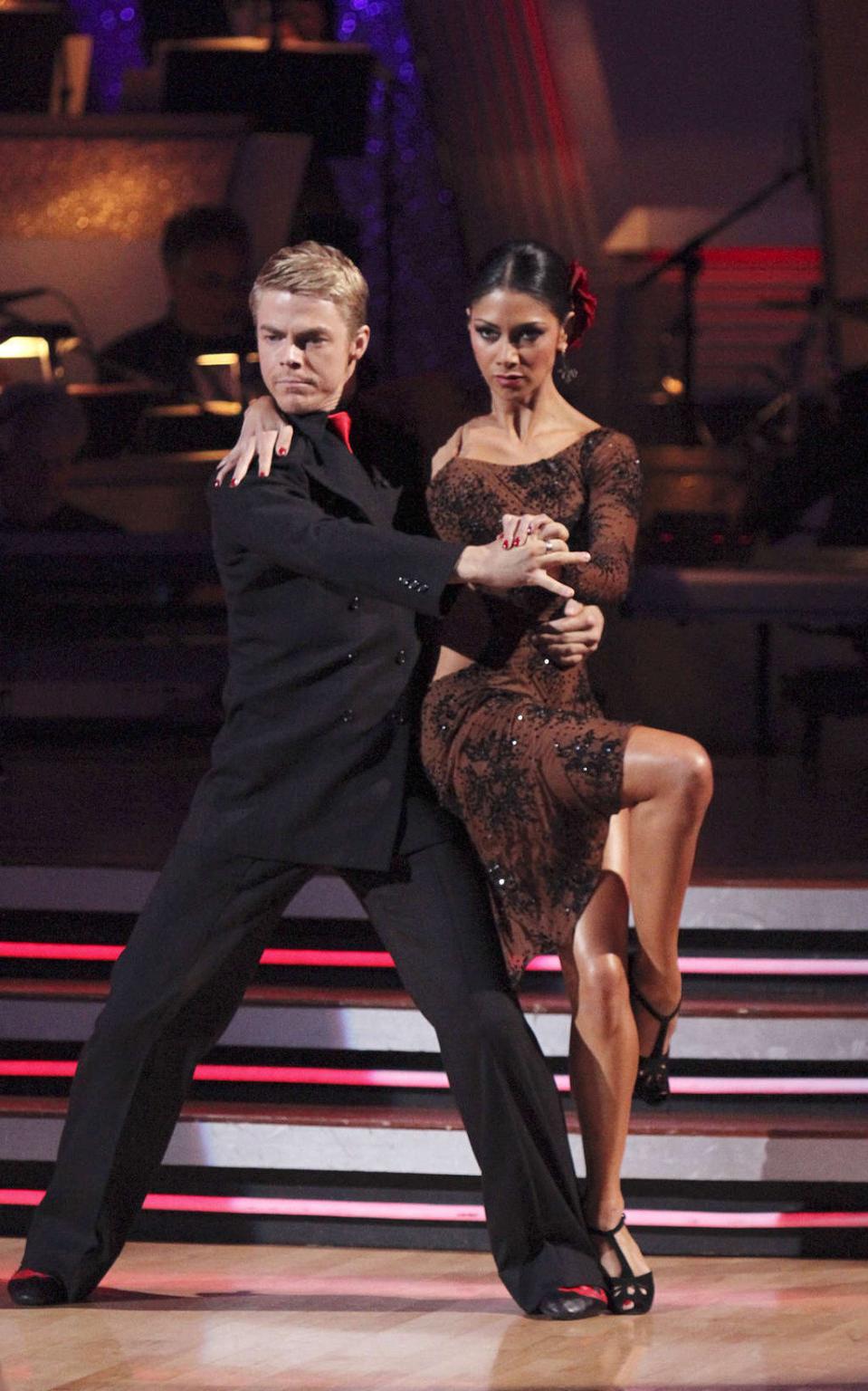 16P Nicole Scherzinger dancing in mini skirt and upskirt in car