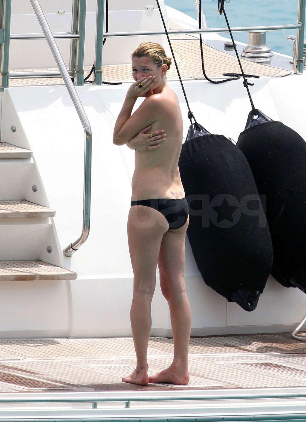 10P Kate Moss tits exposed on beach and upskirt in car paparazzi shoots