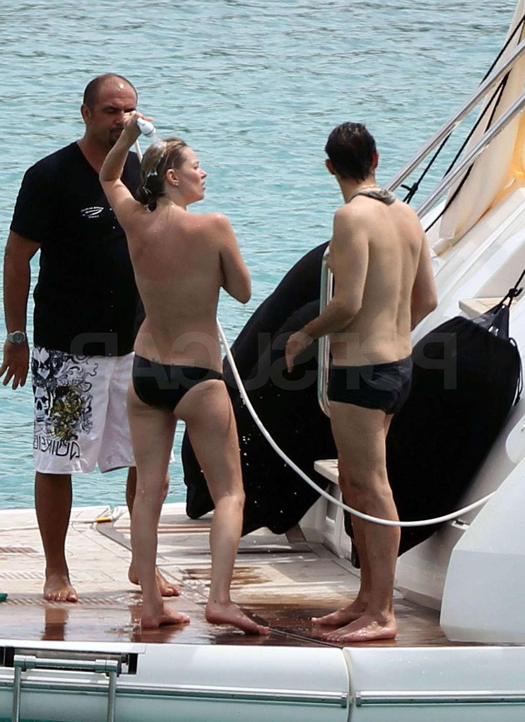 10P Kate Moss tits exposed on beach and upskirt in car paparazzi shoots