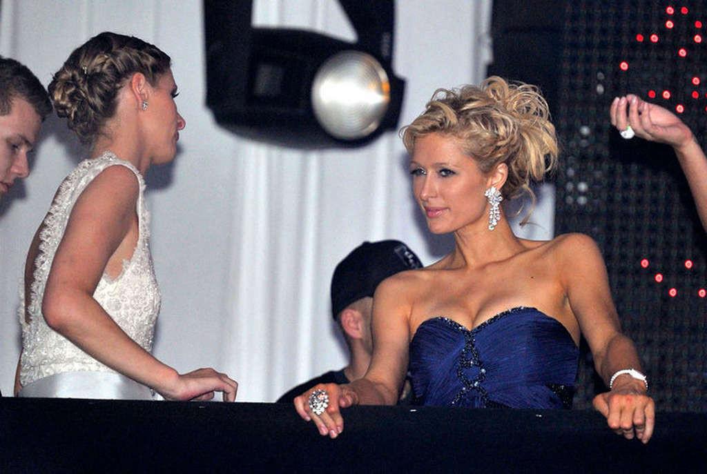 10P Paris Hilton flashing her bare ass while partying and show pussy and tits