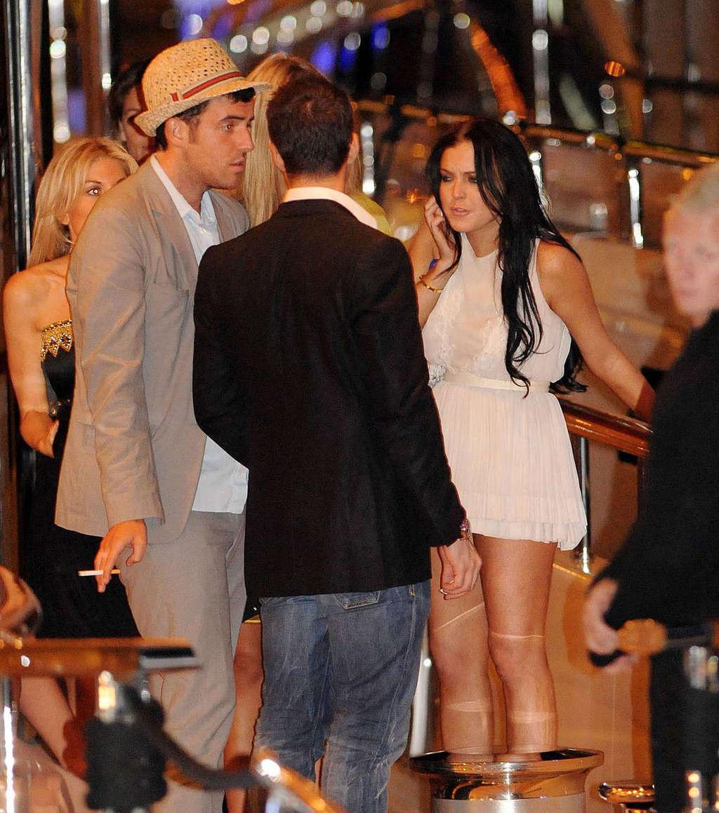 16P Lindsay Lohan show panties upskirt in car and posing topless