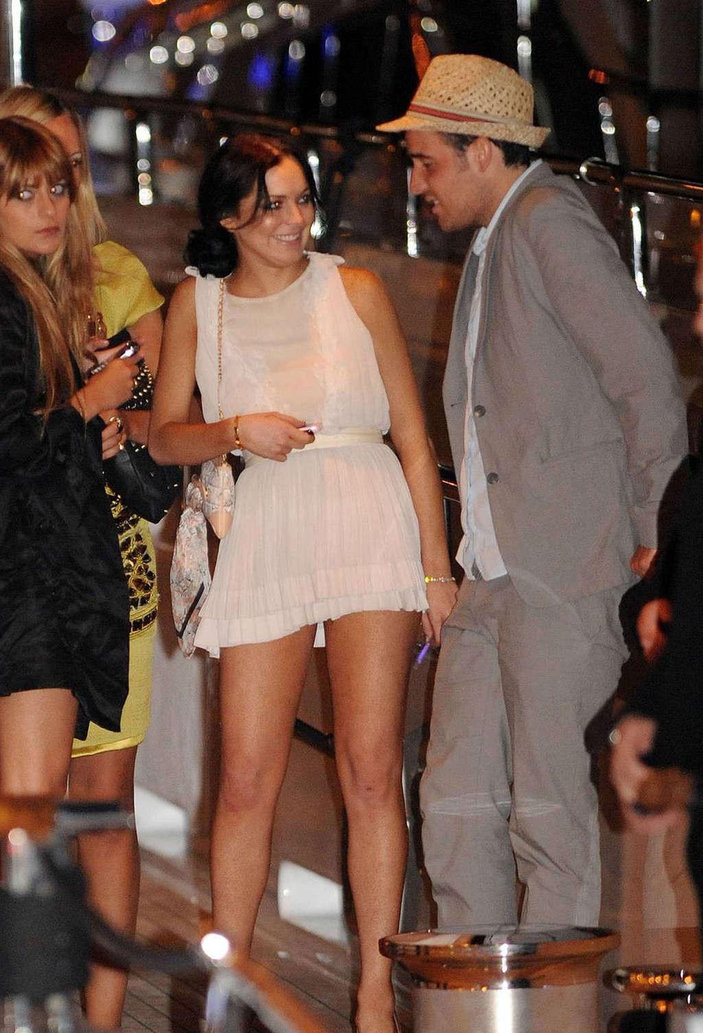 16P Lindsay Lohan show panties upskirt in car and posing topless