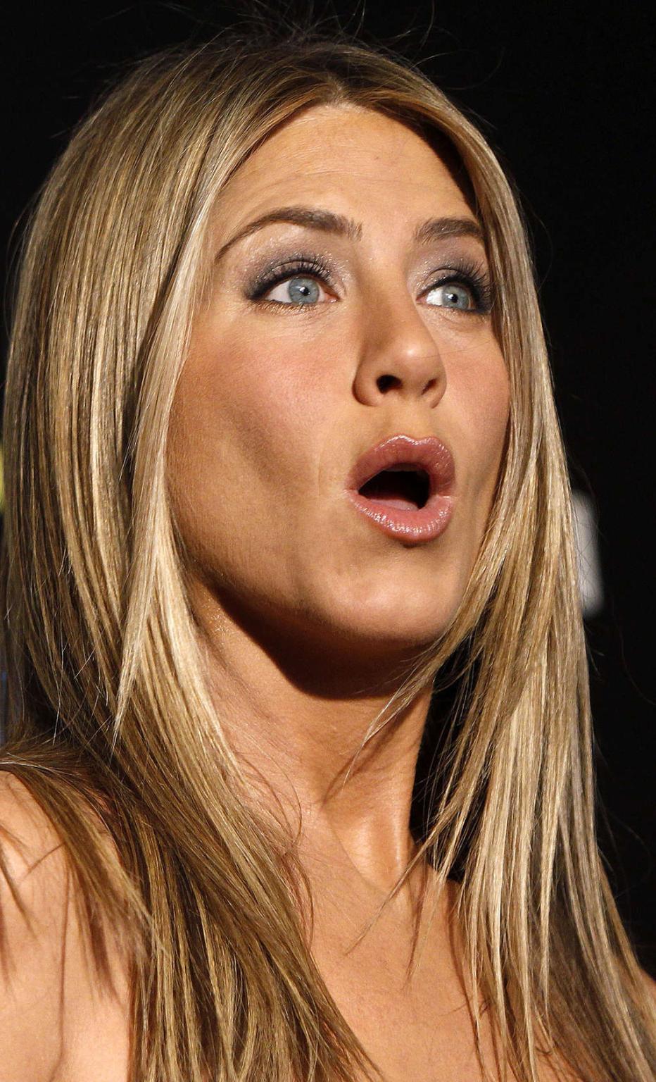 16P Jennifer Aniston leggy in mini skirt and upskirt while exit from car
