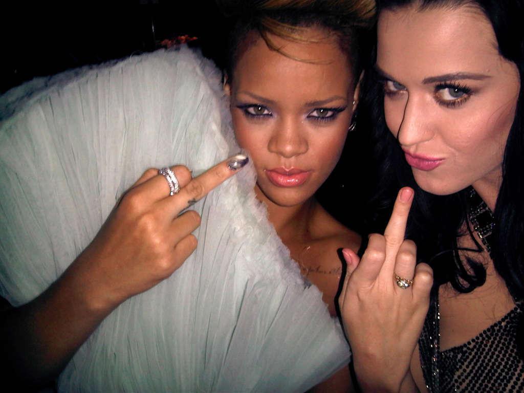 10P Katy Perry upskirt in car and very leggy in mini skirt paparazzi pictures