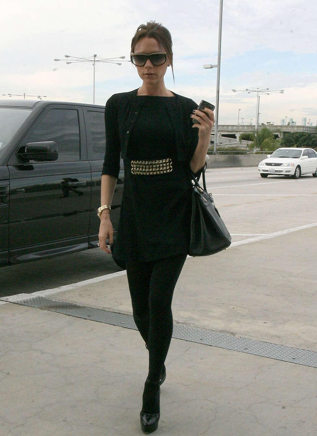 16P Victoria Beckham exposing her big tits and upskirt in car