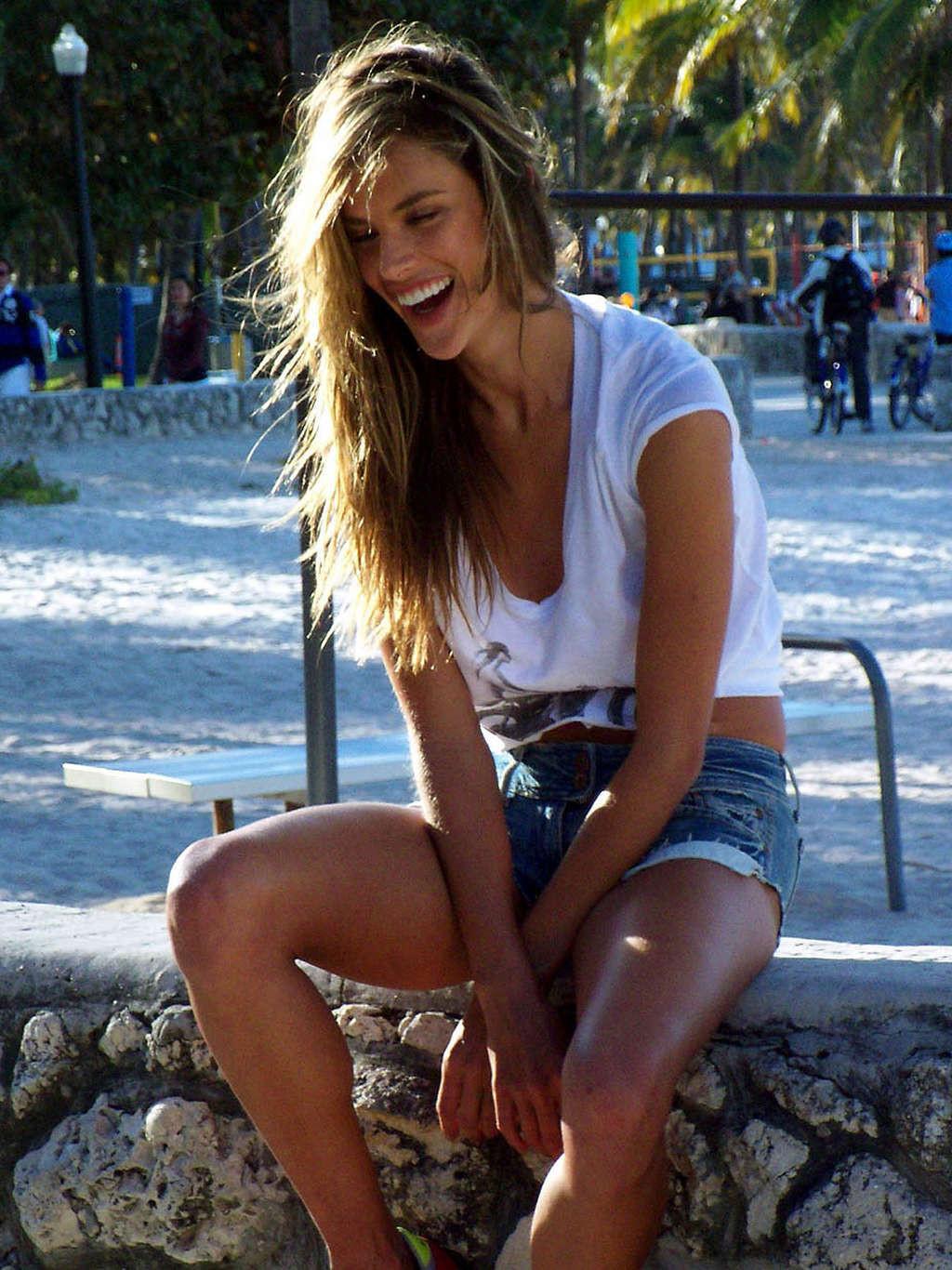 16P Alessandra Ambrosio posing with roller blades and upskirt in car