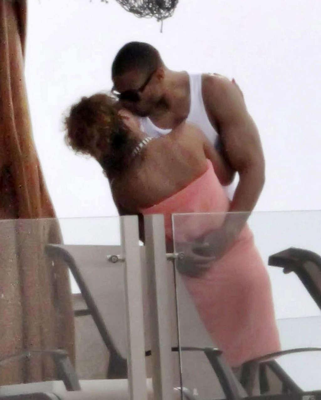 16P Rihanna showing perfect body and sexy ass in bikini on yaht