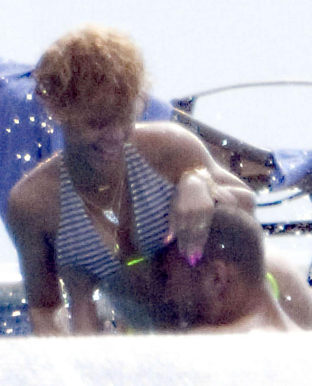 16P Rihanna showing perfect body and sexy ass in bikini on yaht