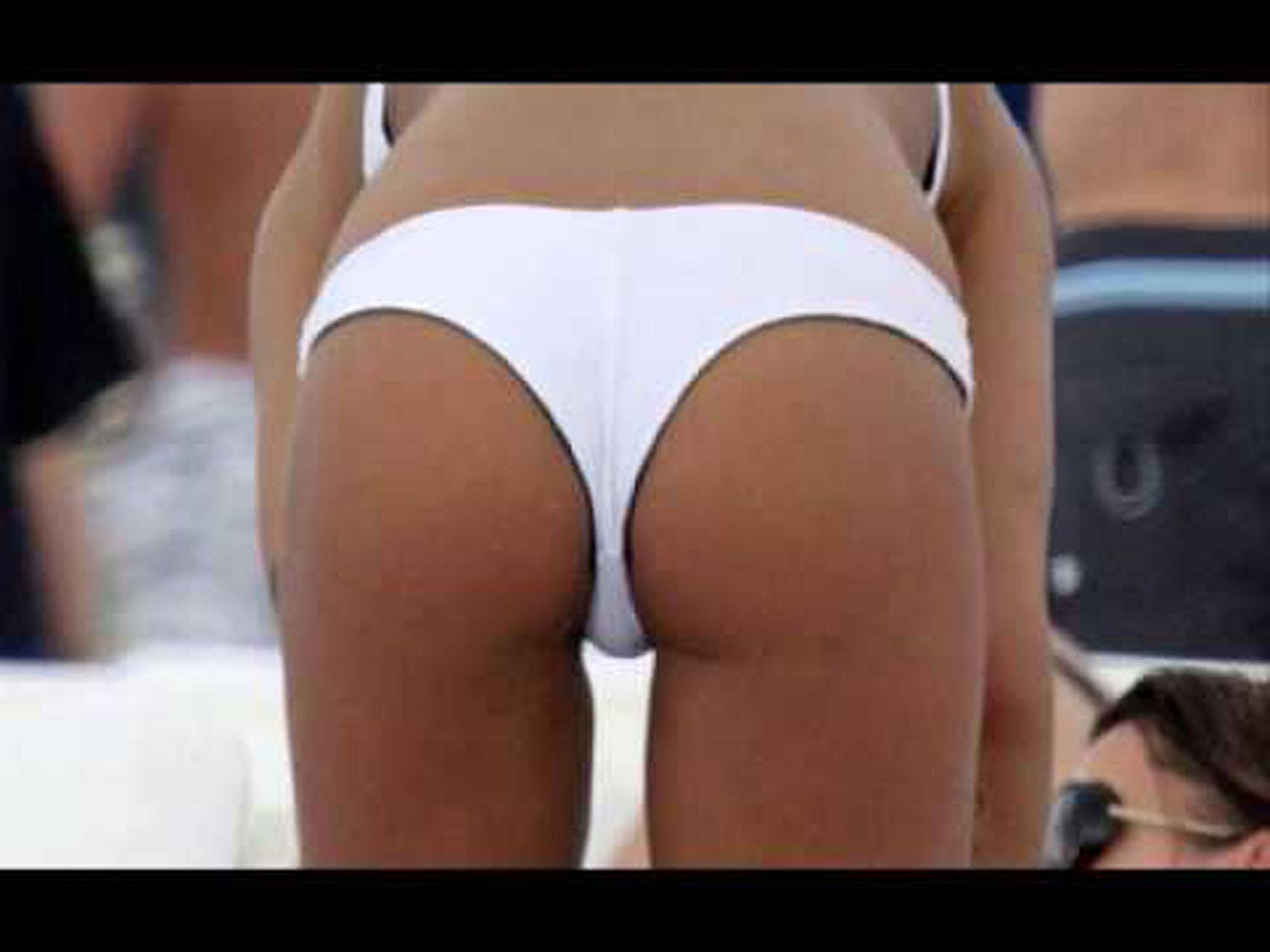 16P Elisabetta Canalis enjoying on beach and showing perfect body and sexy ass in bl