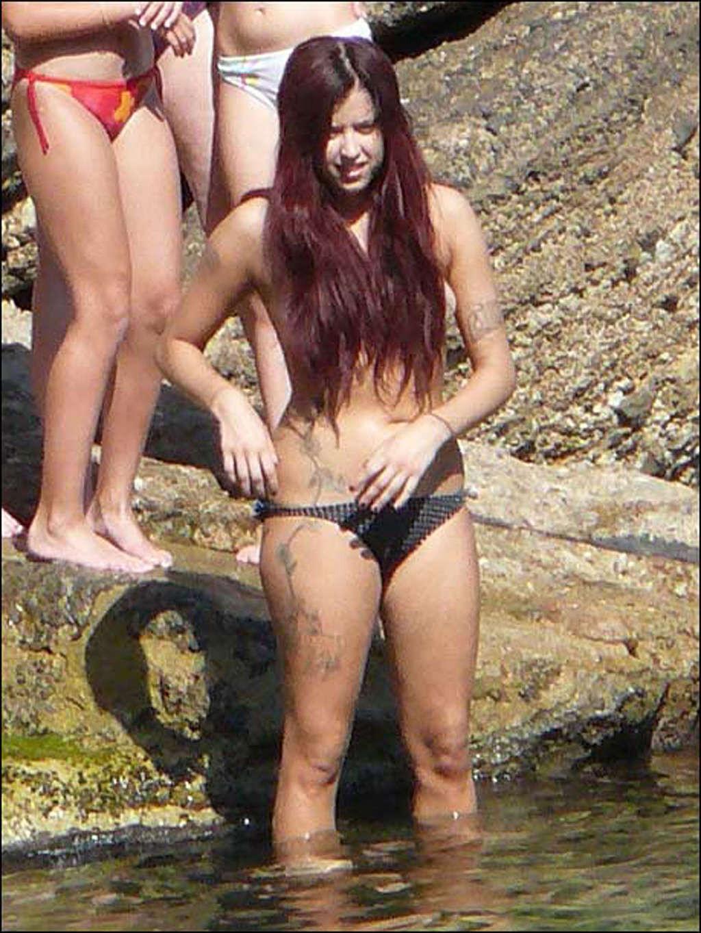 16P Peaches Geldof exposing her nice big tits and upskirt in car