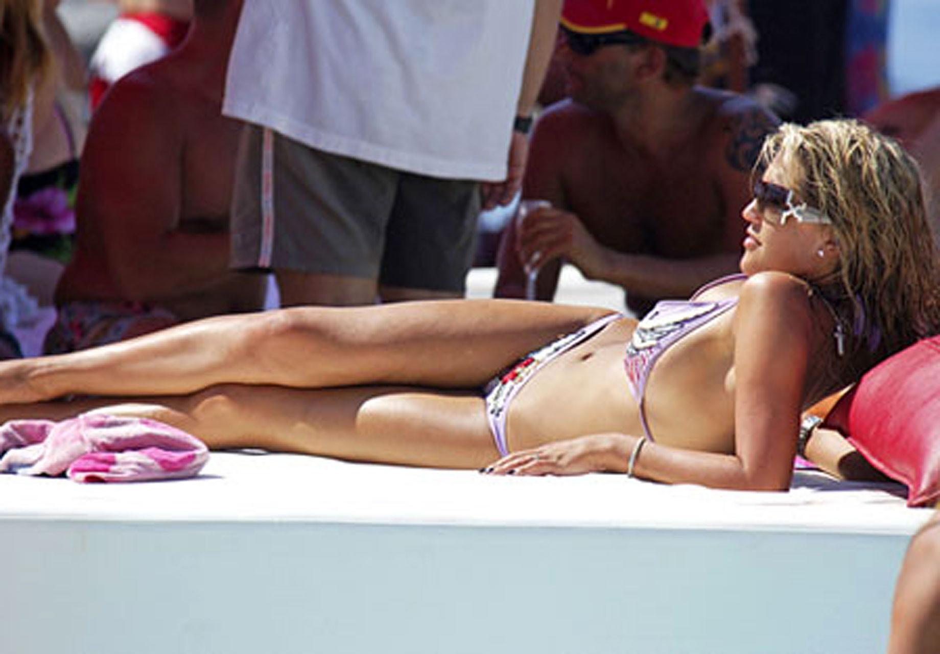 16P Danielle Lloyd showing her amazing hot and perfect body in bikini