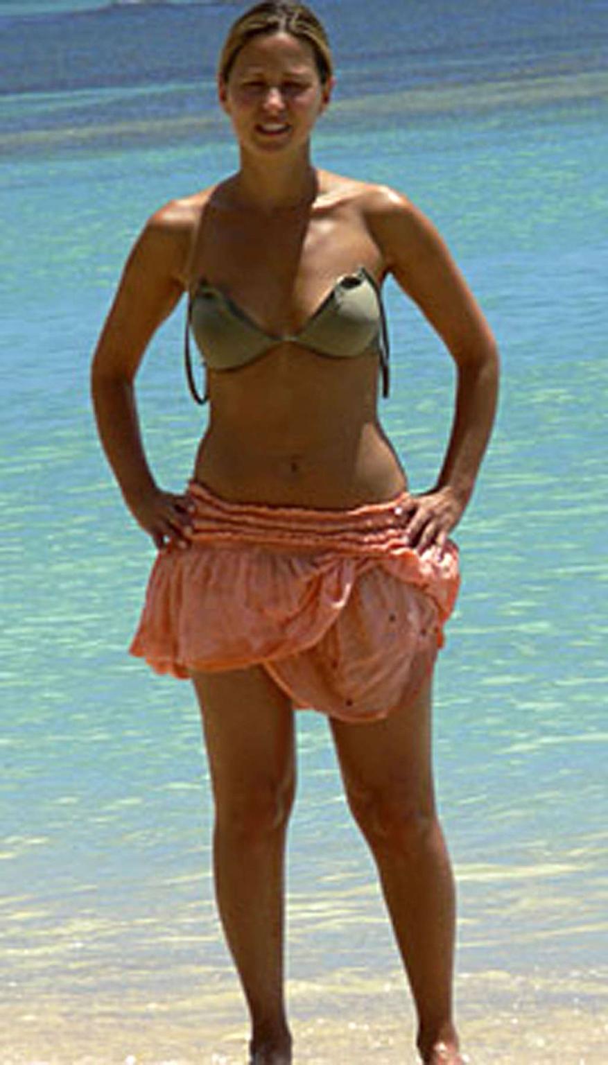 16P Rachel Stevens enjoy the pool and shows her sexy ass and perfect body
