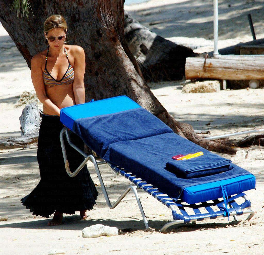 16P Rachel Stevens enjoy the pool and shows her sexy ass and perfect body