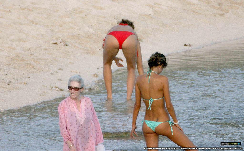 16P Adriana Lima showing perfect body and sexy ass in thong
