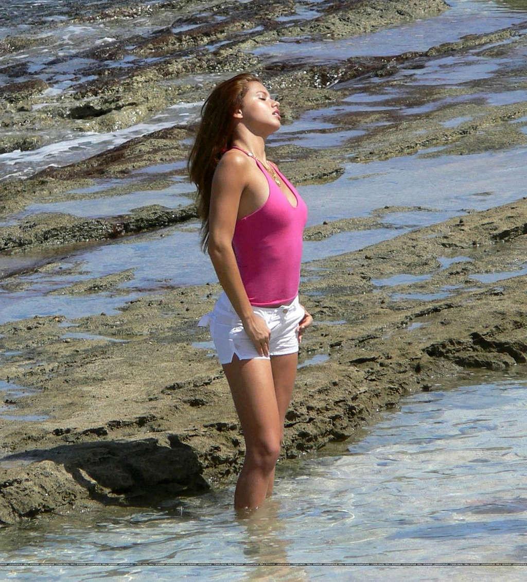 16P Adriana Lima showing perfect body and sexy ass in thong