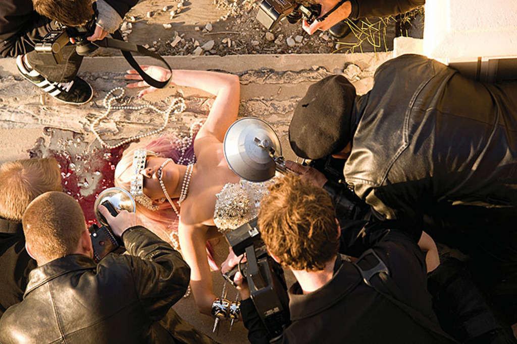10P Lady Gaga posing very sexy for some photoshoot and upskirt in car paparazzi pict