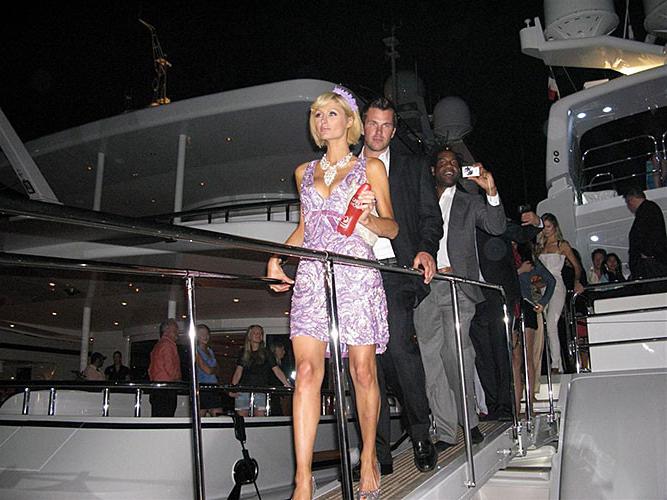 10P Paris Hilton exposing her panties upskirt in car paparazzi pictures and her nice
