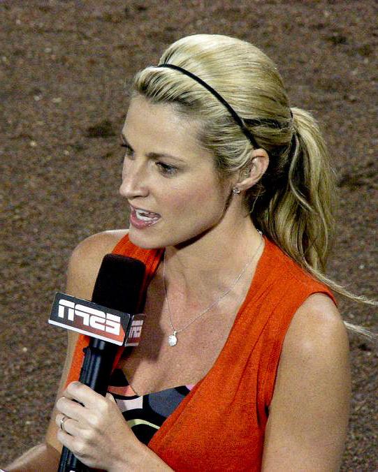 15P Erin Andrews tight bodied sportscaster reports on the game