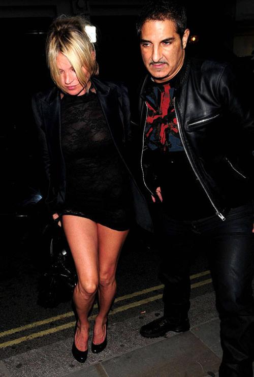 10P Kate Moss showing her nice tits and pussy and upskirt in car paparazzi pictures