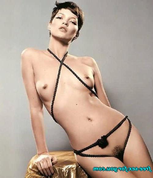 10P Kate Moss showing her nice tits and pussy and upskirt in car paparazzi pictures