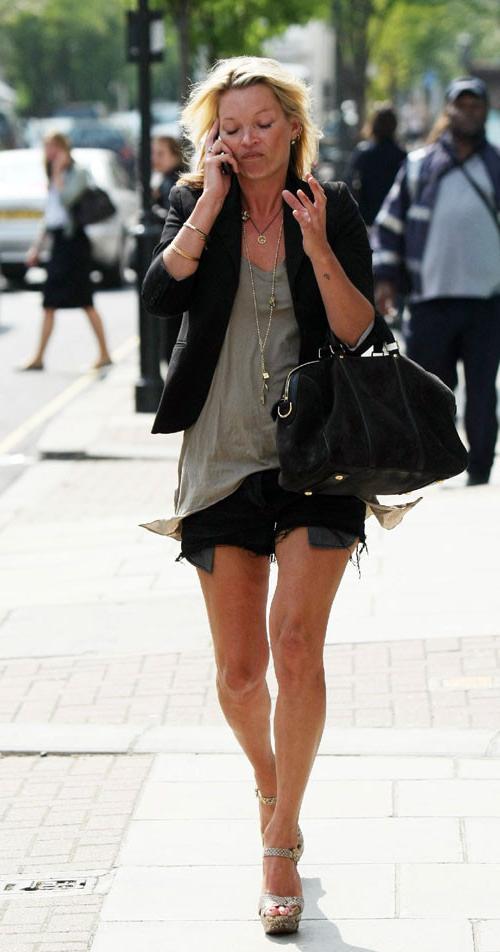 16P Kate Moss showing her nice tits on beach and her panties upskirt in car paparazz