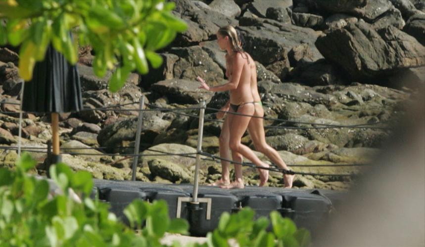 16P Kate Moss showing her nice tits and panties upskirt in car paparazzi pictures