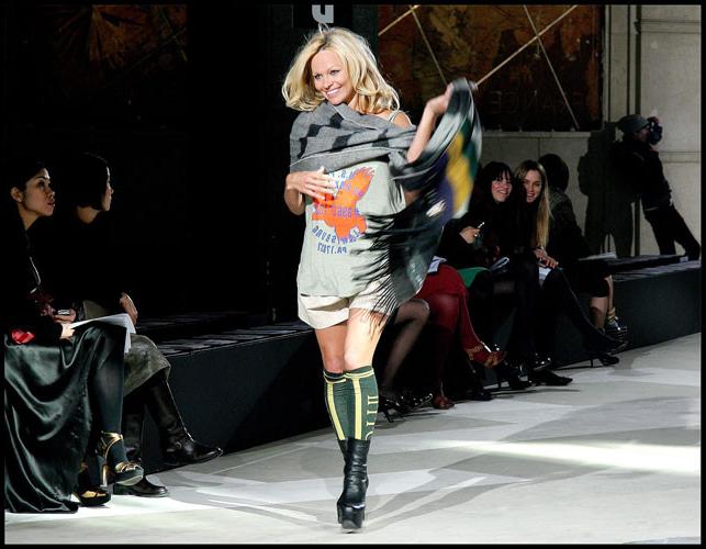 16P Pamela Anderson big tit slip on stage and nice upskirt in car paparazzi pictures