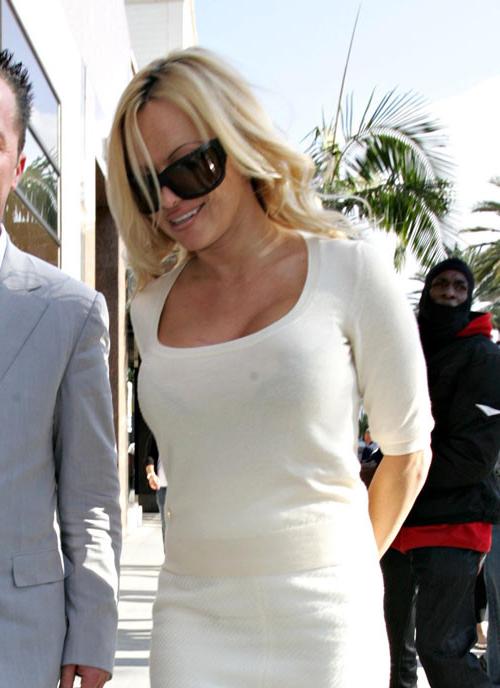 16P Pamela Anderson showing her panties upskirt in car paparazzi pictures