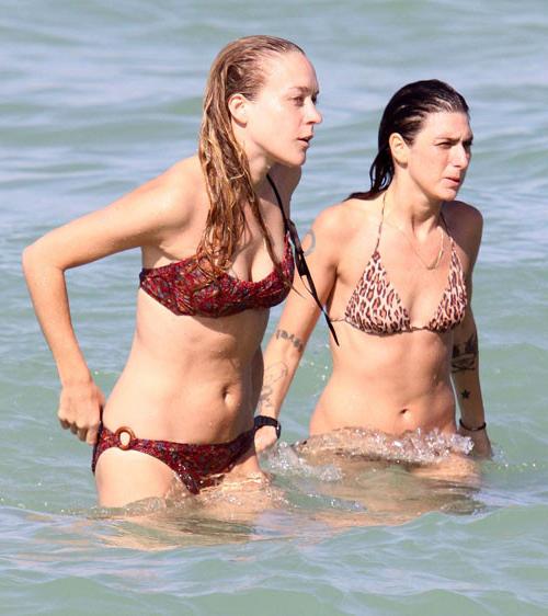 16P Chloe Sevigny giving blowjob to some lucky guy