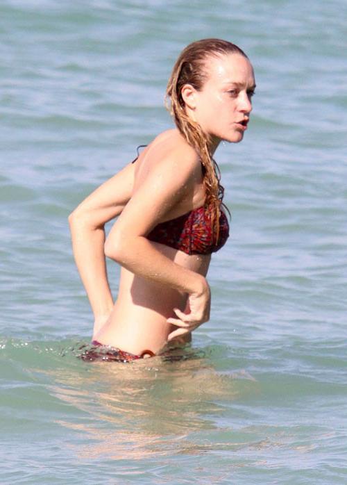 16P Chloe Sevigny giving blowjob to some lucky guy