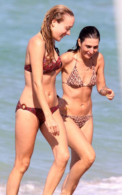 16P Chloe Sevigny giving blowjob to some lucky guy