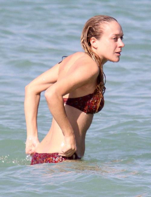 16P Chloe Sevigny giving blowjob to some lucky guy