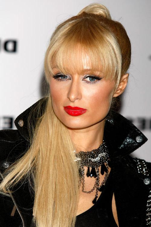 16P Paris Hilton showing her nice shaved pussy in car