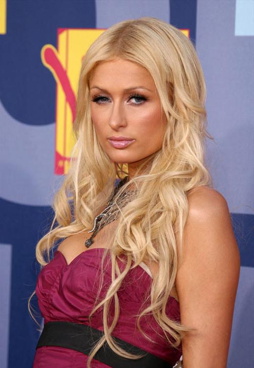 16P Paris Hilton showing her nice shaved pussy in car
