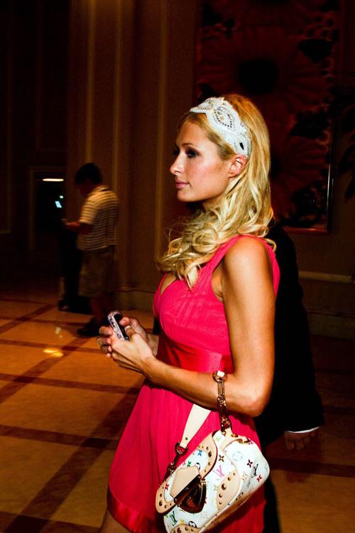16P Paris Hilton showing her nice shaved pussy in car