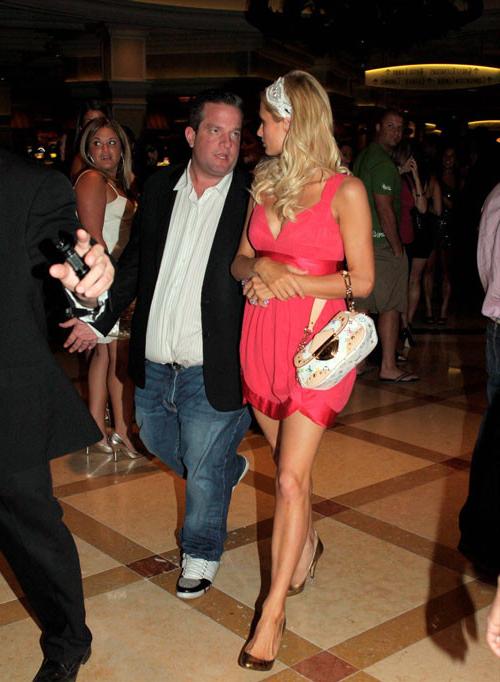 16P Paris Hilton showing her nice shaved pussy in car
