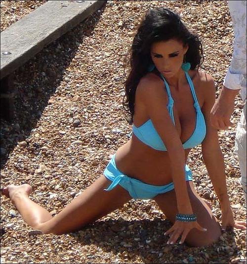 16P Katie Price Jordan showing nice big tits and masturbate in car